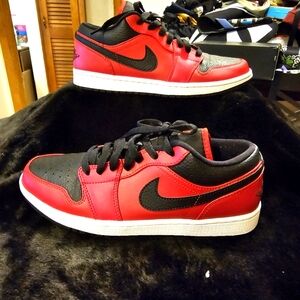 Size 8- 108.Jordan 1 low reversed bred pebble swoosh